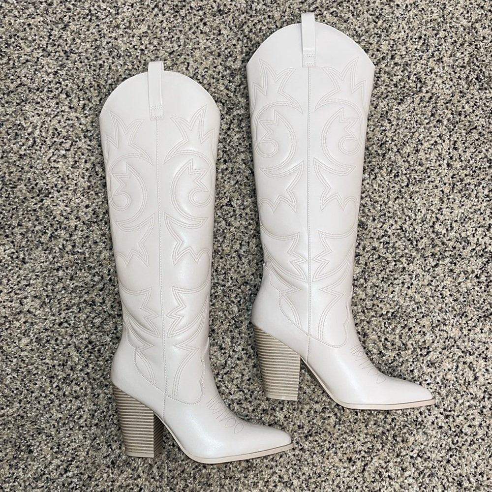 Steve Madden Lincoln Boots (Color: Bone)
